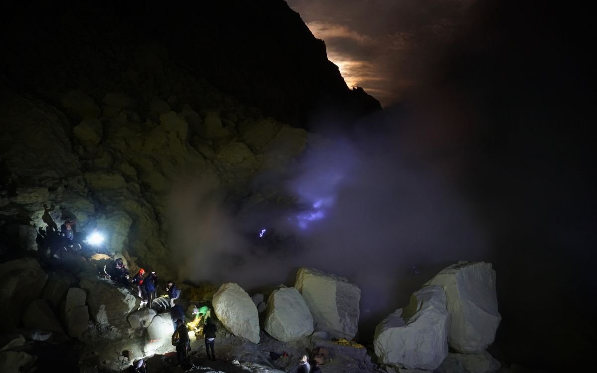 Ijen’s Blue Fire: A Mystical Midnight Volcanic Adventure