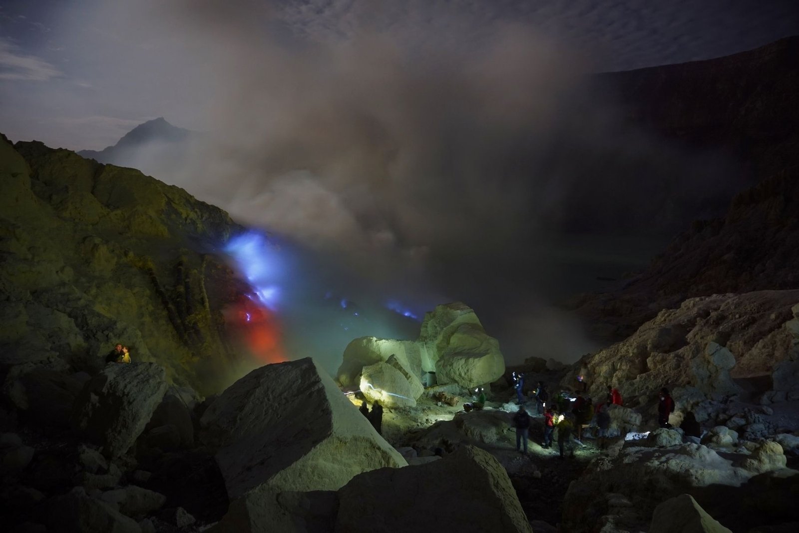 ijen blue fire phenomenon at night with cold temperature and sulfur environment
