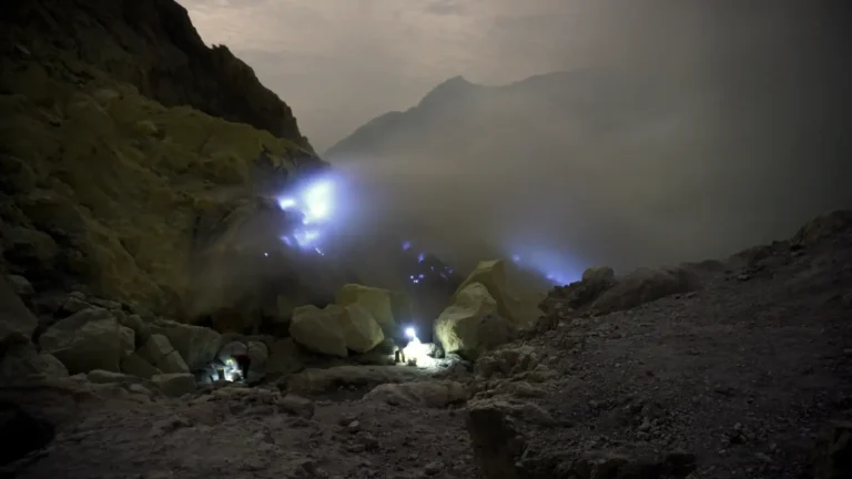 Ijen Crater Opening Hours